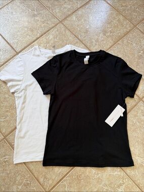 NWT Yogalicious T-shirt 2pack